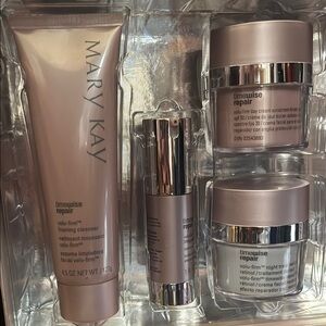 Mary Kay Timewise Repair Set in Silver and Cream